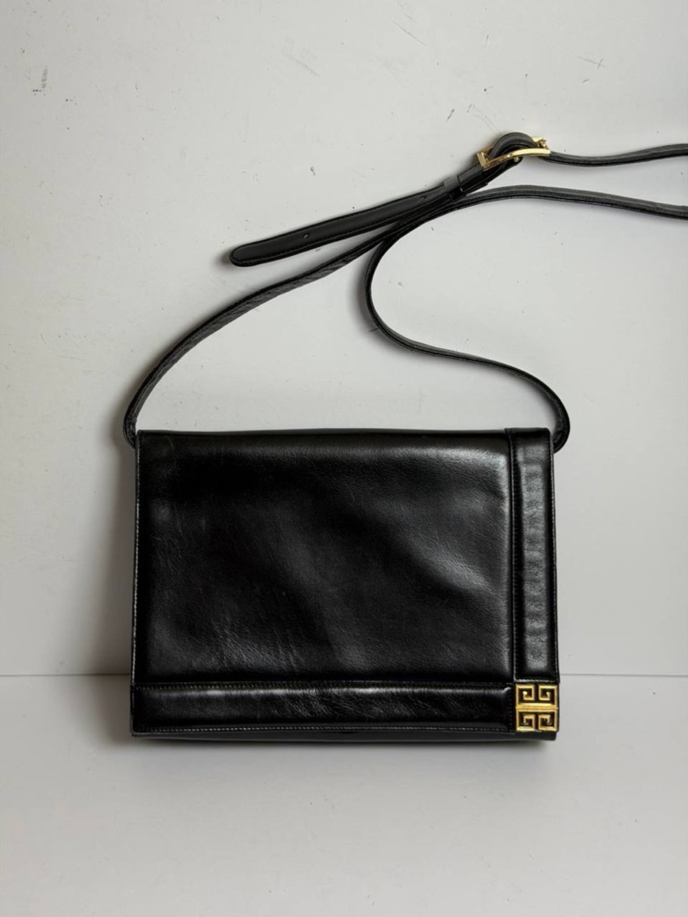 Vintage Givenchy Sacs Black Leather Finish Shoulder Bag Gold-tone 4G Logo